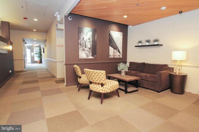 Building Photo - 301 Race St