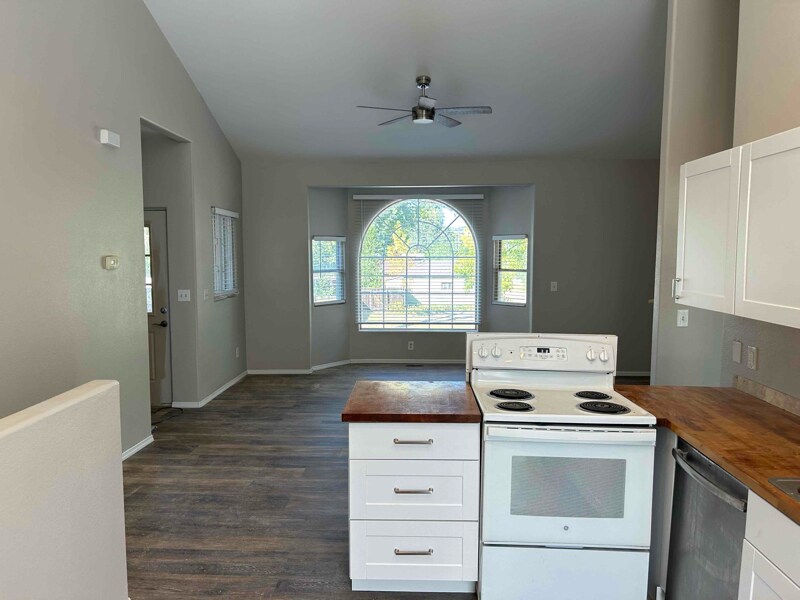 Building Photo - 913 E Uintah St