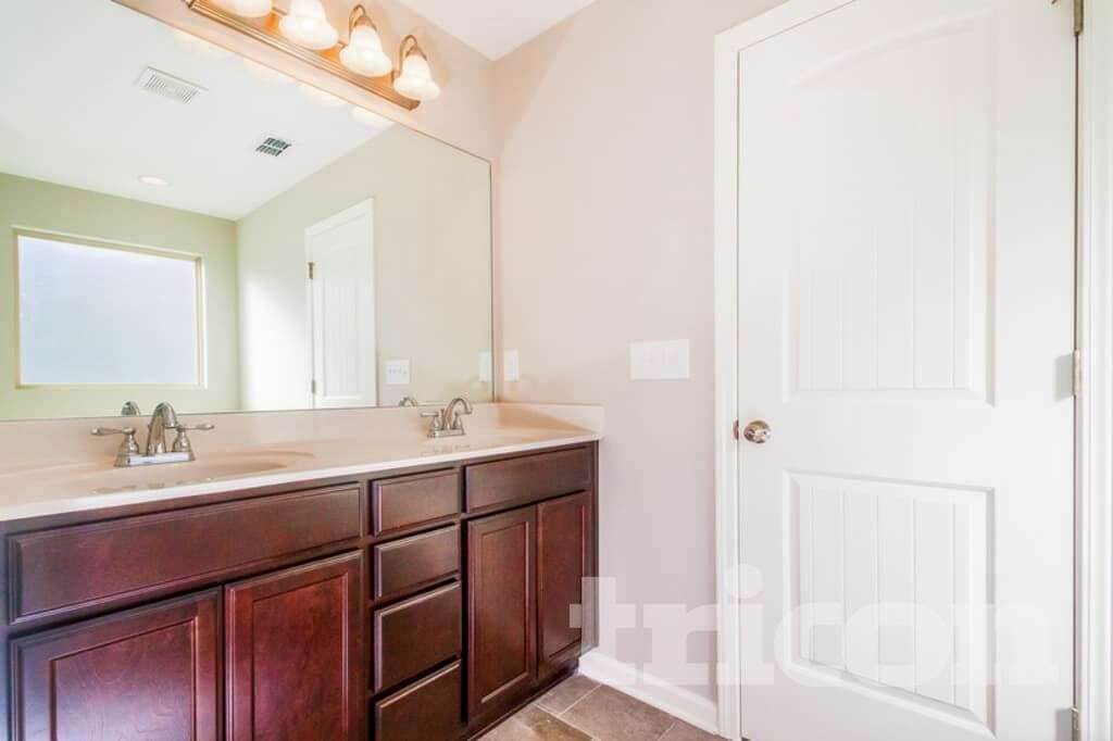 Building Photo - 1093 Neeleys Bend E