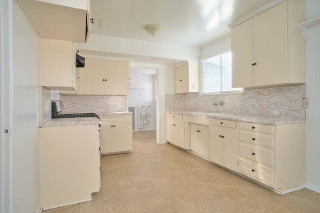 Building Photo - 116 E Orchard St