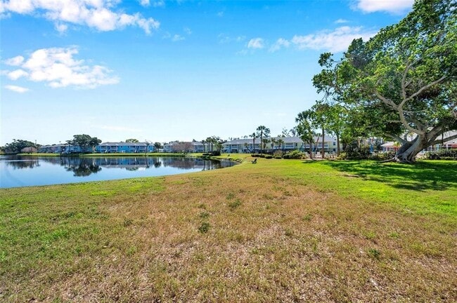 Building Photo - 108 Pompano Dr SE
