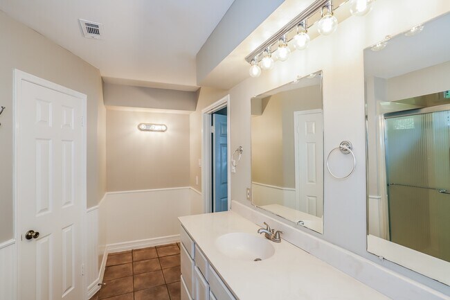 Building Photo - 7902 Beaufort Dr
