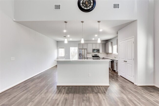 Building Photo - 6601 Avila Way