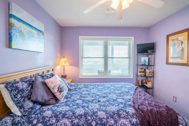 Building Photo - FURNISHED OFF-SEASON MONTHLY RENTAL-STARTI...