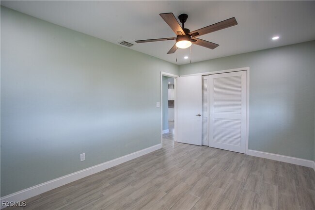 Building Photo - 348 Crestwood Ave