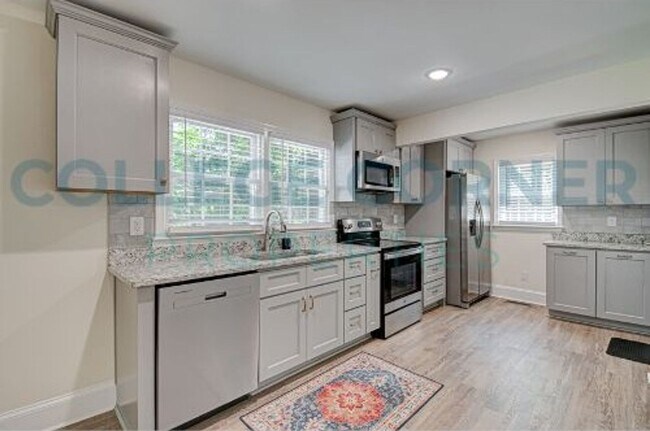 Building Photo - 127 Idlewilde Dr