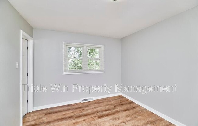 Building Photo - 10531 Fabick Dr