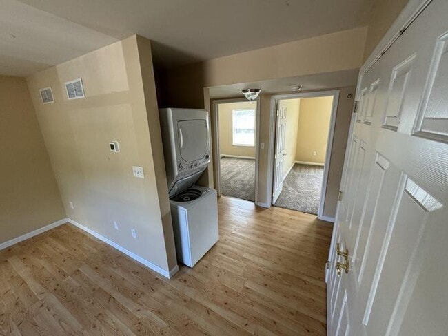 Building Photo - 601 Honeysuckle Ln