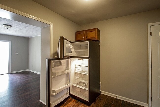 Building Photo - Everything' Is Updated!  4BR, 1BA -  Fully...