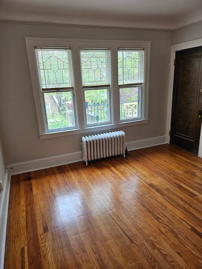 Building Photo - 891 Beaconsfield Ave