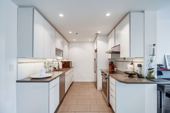 Building Photo - Penthouse Living in Charming Little Italy