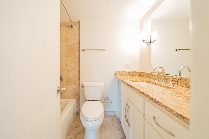 Building Photo - The Sunset Apartments