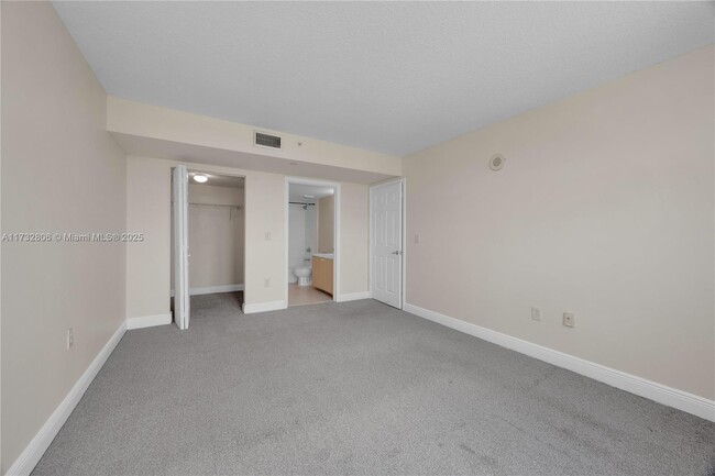 Building Photo - 3000 Coral Wy