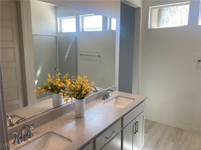 Building Photo - 1247 Rock Hls St