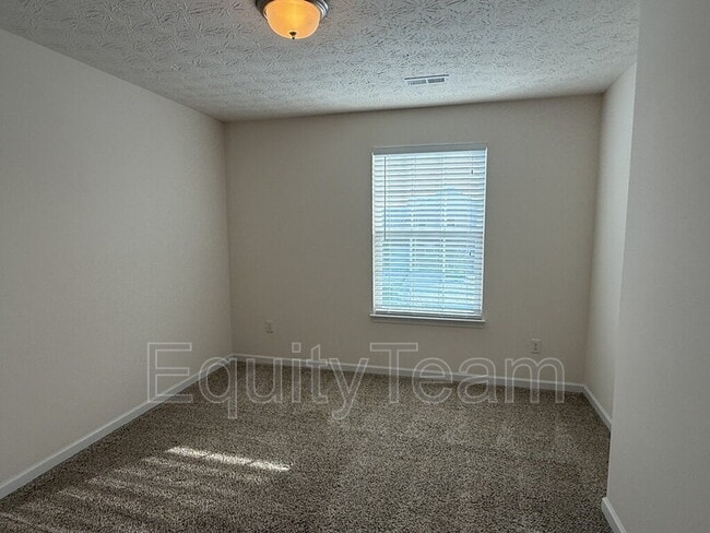 Building Photo - 5686 E Senour Dr