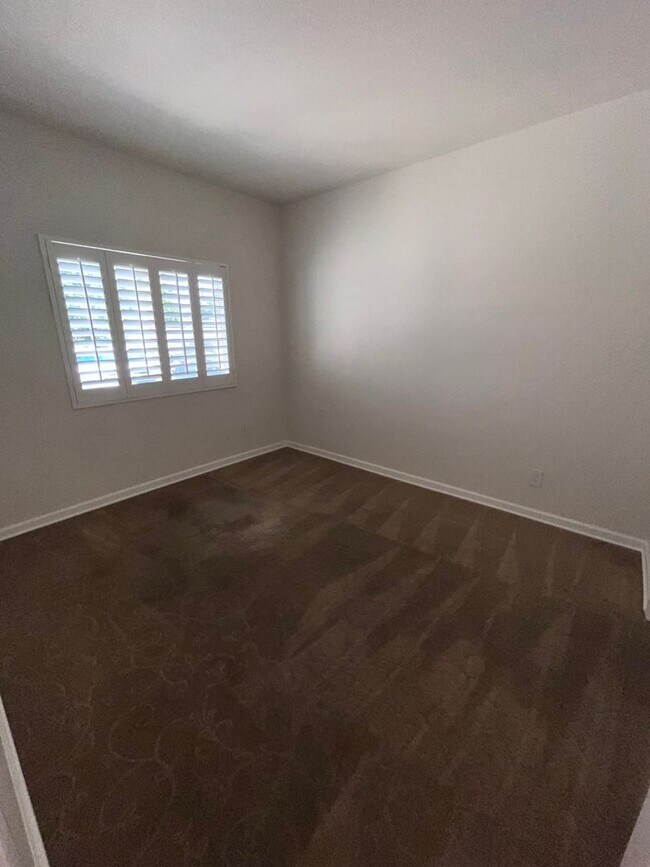Building Photo - NICE HOME IN ORANGEVALE!!