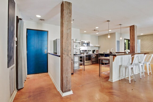 Building Photo - 1041 Constance St