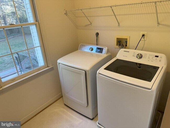 Building Photo - A rare opportunity to experience spacious, sophisticated living in a premier location.