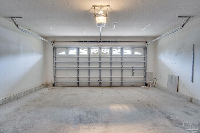 Building Photo - 5029 Lantana Dr