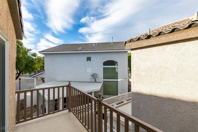 Building Photo - 10385 Morning Sorrow St