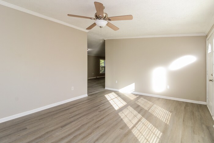 Building Photo - 8100 Tam O'Shanter Dr