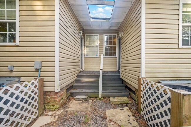 Building Photo - 1709 LeGrand Street