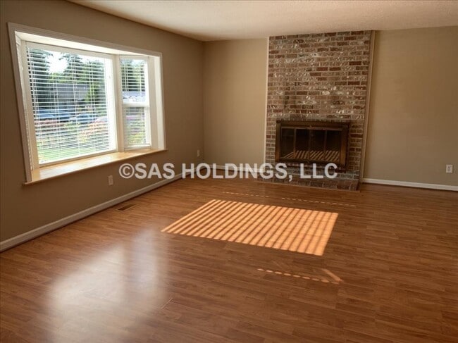 Building Photo - 11200 SW 83rd Ave