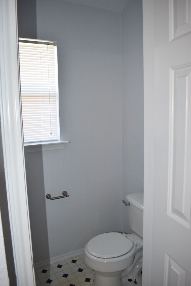 Building Photo - TWO LIVING ROOMS AND TWO DINING ROOMS! Sol...