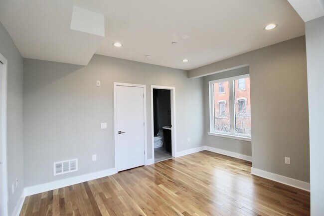 Building Photo - 1642 Cambridge St