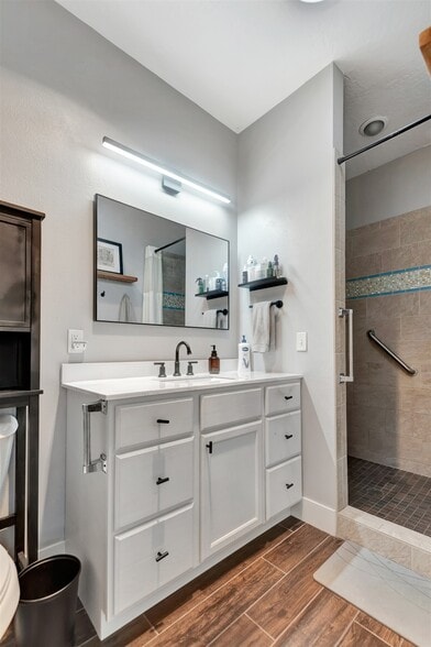 Building Photo - 365 Hiberta St