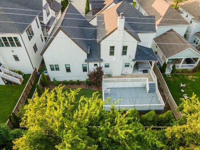 Building Photo - **LIKE-NEW, HIGH-END EXECUTIVE HOME WITH I...