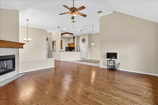 Building Photo - 6325 Oso Pkwy