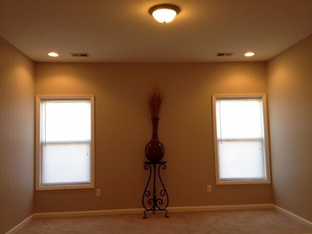 Building Photo - 3204 Sweet Clover Ln