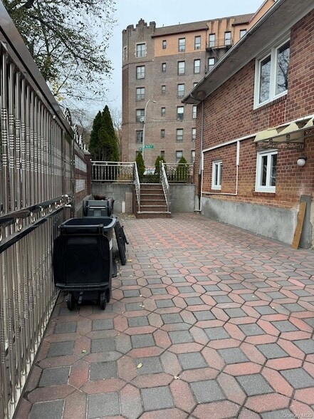 Building Photo - 109-04 Myrtle Ave