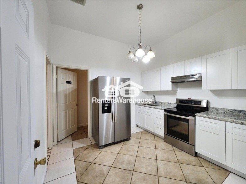 Building Photo - 5027 Creekmont Dr