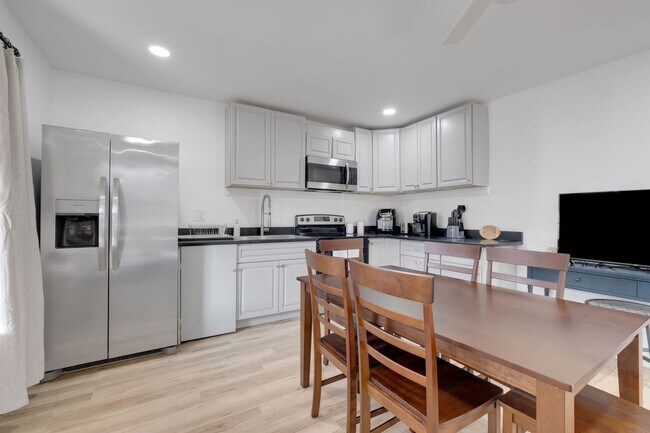 Building Photo - 69B Donelson St