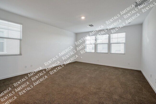Building Photo - Amazing 3-bedroom 3 1/2 bath