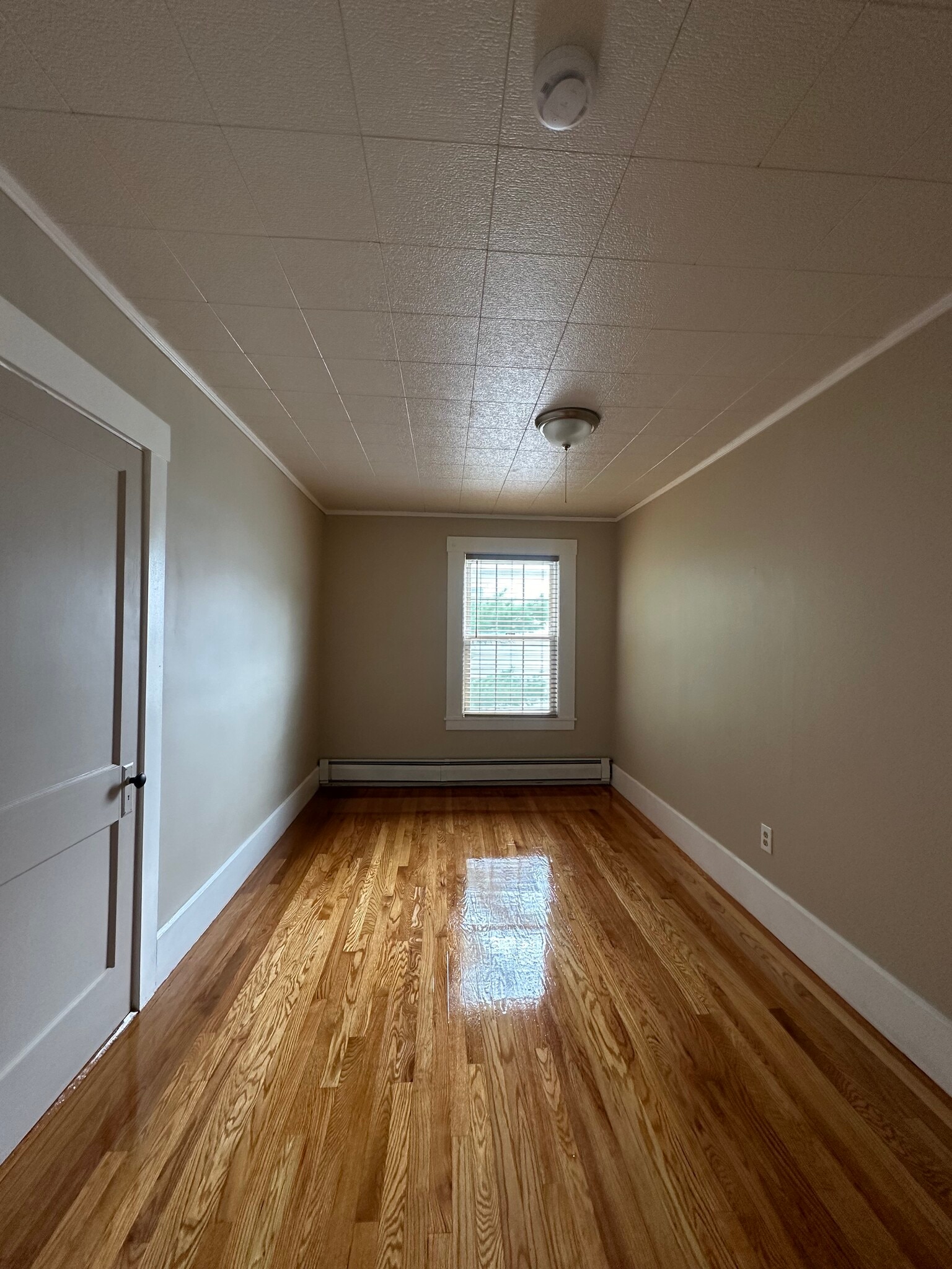 Comfortable second bedroom with closet storage - 7 Buxton Ct