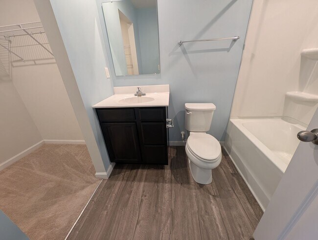 Building Photo - Pristine Townhome located in the North End Commons Community!