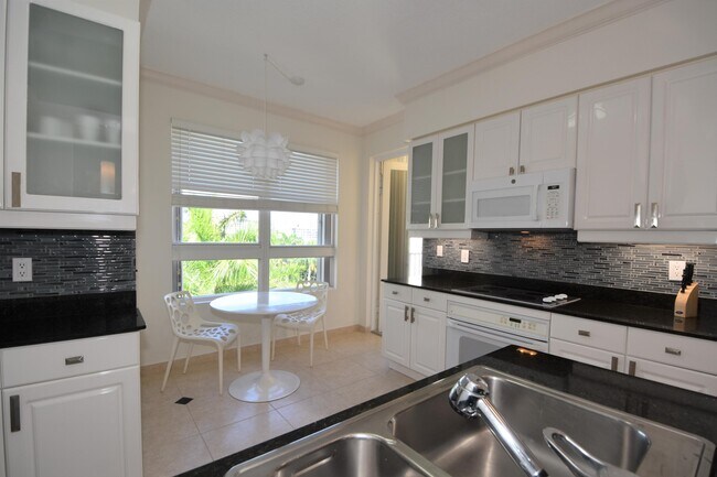 Building Photo - 707 Crandon Blvd