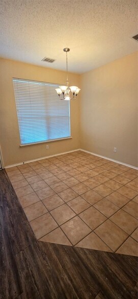Building Photo - 2820 Deer Ridge Dr