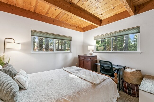 Building Photo - 1517 Plumas Cir