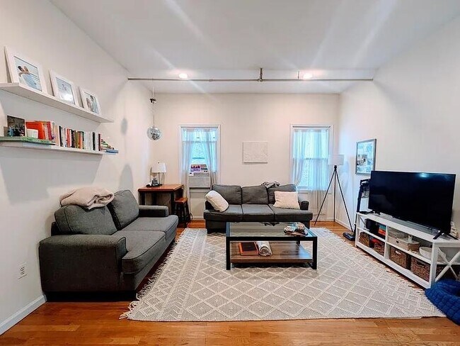 Primary Photo - 62 4th St