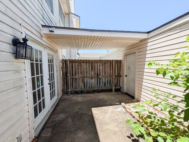 Building Photo - 956 Sunmeadow Dr