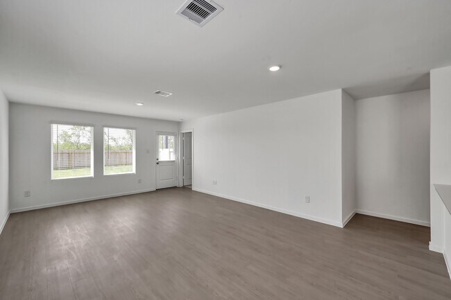 Building Photo - 29635 Knollwood Bay Rd