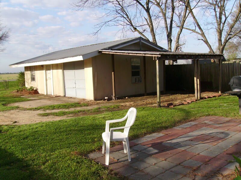Backyard shed, laundry facility, patio, gas grill, covered parking. - 1109 North Yale Street
