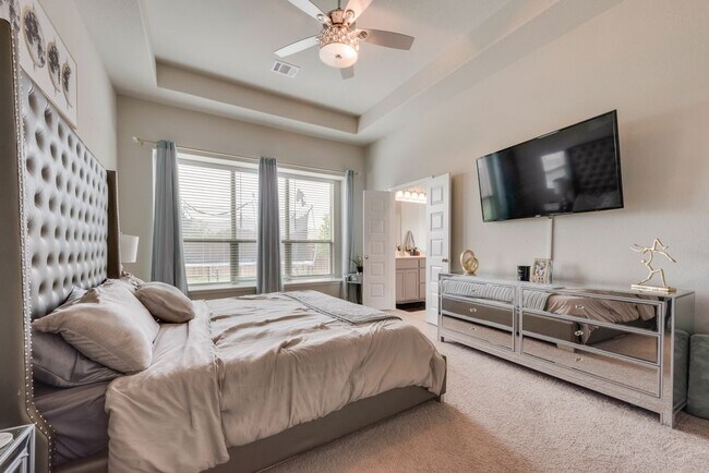 Building Photo - 4920 Sassafras Dr