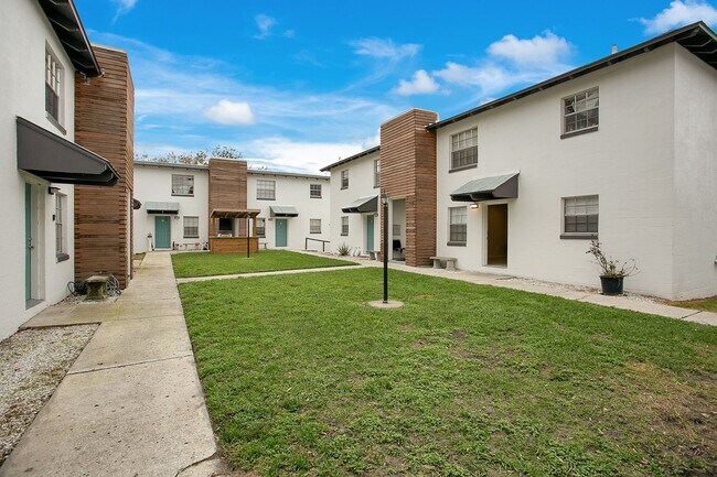 Building Photo - The Rosewood Apartments | 1 & 2 Bedroom Ap...
