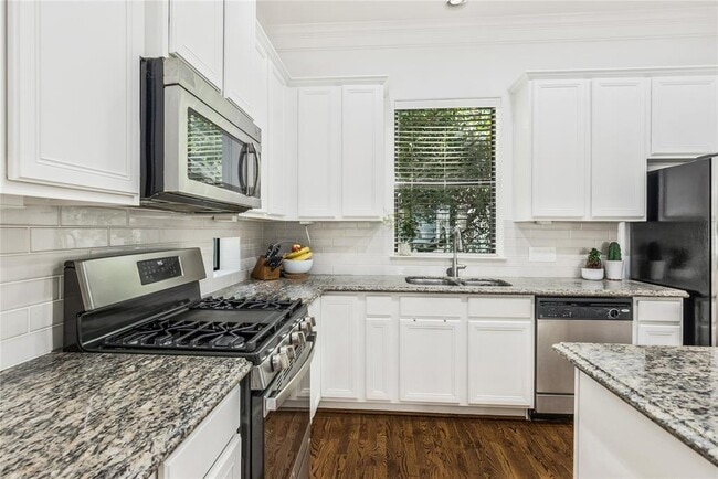 Building Photo - 8817 Lakeshore Bend Dr