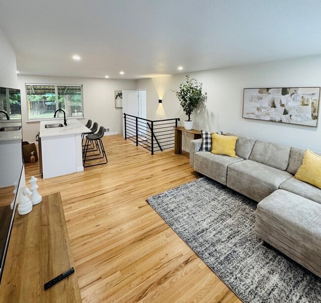 Building Photo - 8551 Circle Dr